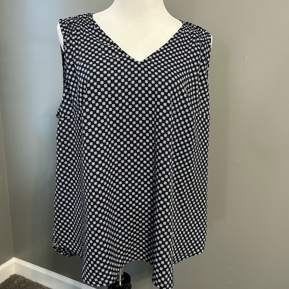 Loft women’s size 16 blouse, short sleeve,‎ V-neck